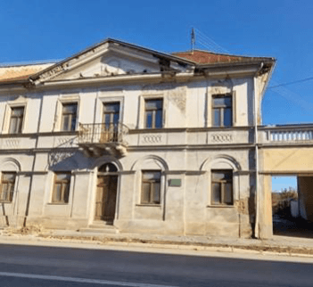 Obiteljska kuća, Glina